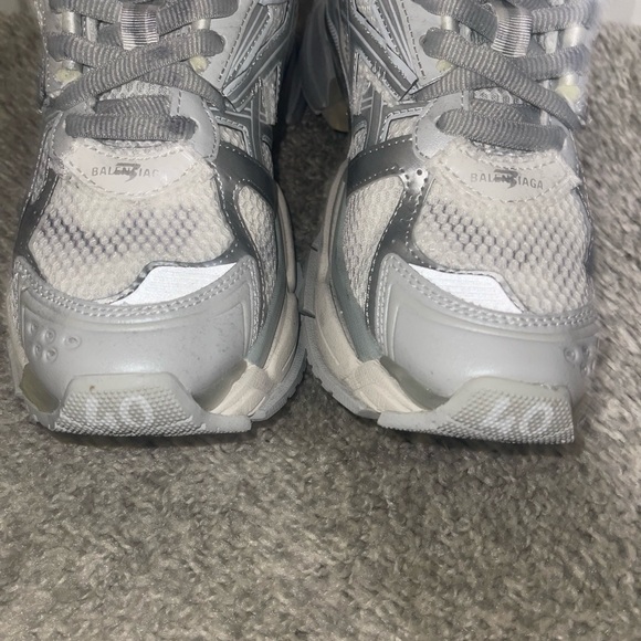 Bal. Silver & white Runners sneakers 🩶 - Picture 3 of 5